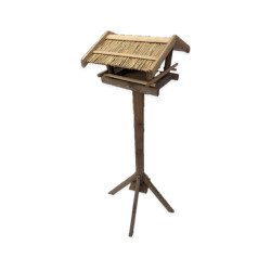 Krmilnica za ptice na nogi